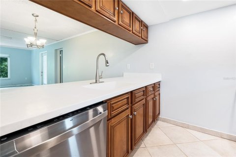 Condo in Largo, Florida, 2 bedrooms  № 1884751 - photo 8