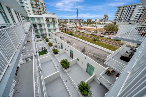 Condo à Hollywood, Floride, 2 chambres  № 2048191