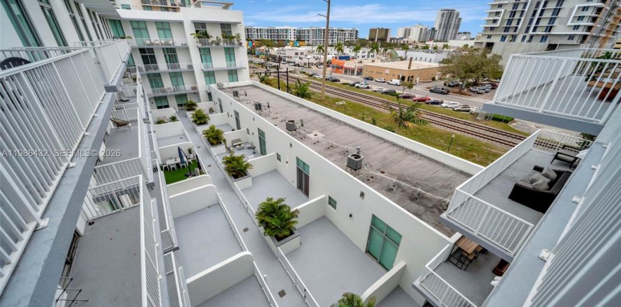 Condo à Hollywood, Floride, 2 chambres  № 2048191