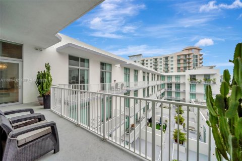 Copropriété à vendre à Hollywood, Floride: 2 chambres, 98.94 m2 № 2048191 - photo 12