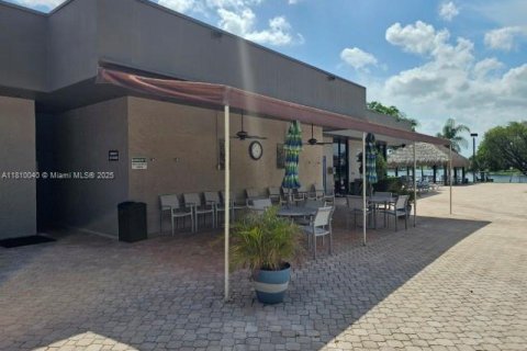 Condo in Pembroke Pines, Florida, 1 bedroom  № 1752700 - photo 25