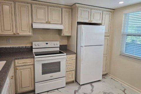 Condo in Pembroke Pines, Florida, 1 bedroom  № 1752700 - photo 4