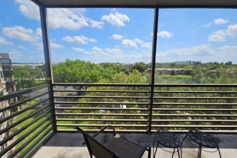 Condo in Pembroke Pines, Florida, 1 bedroom  № 1752700 - photo 19