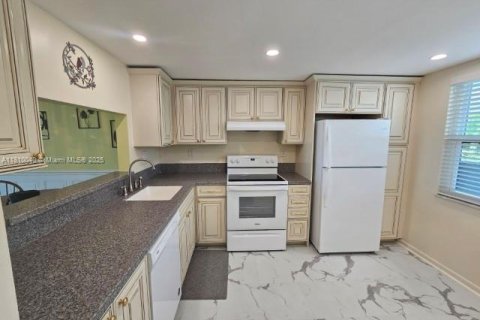 Condo in Pembroke Pines, Florida, 1 bedroom  № 1752700 - photo 3