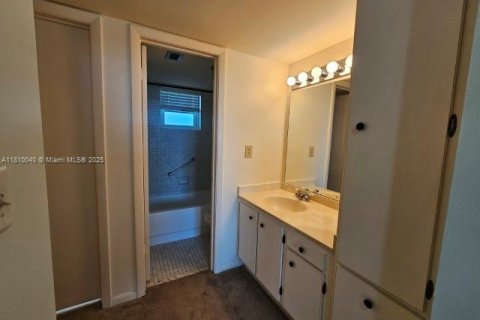 Condo in Pembroke Pines, Florida, 1 bedroom  № 1752700 - photo 11