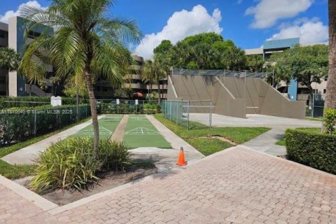 Condo in Pembroke Pines, Florida, 1 bedroom  № 1752700 - photo 24
