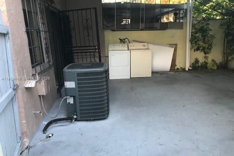 Touwnhouse à louer à Miami, Floride: 2 chambres, 87.89 m2 № 2046165 - photo 8
