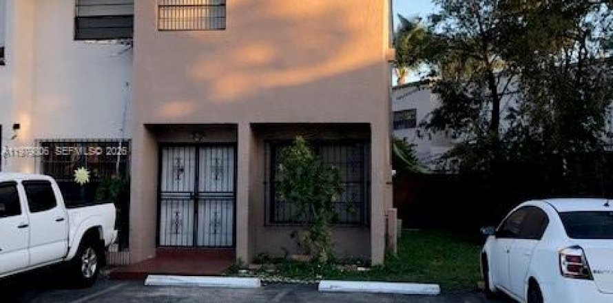 Touwnhouse à Miami, Floride 2 chambres, 87.89 m2 № 2046165