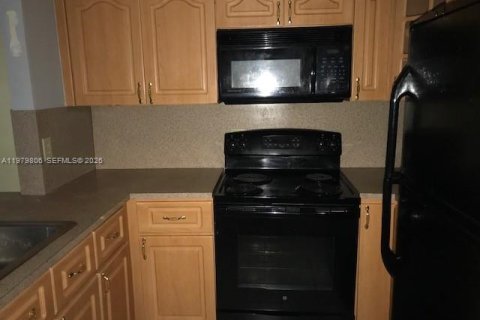 Touwnhouse à louer à Miami, Floride: 2 chambres, 87.89 m2 № 2046165 - photo 13