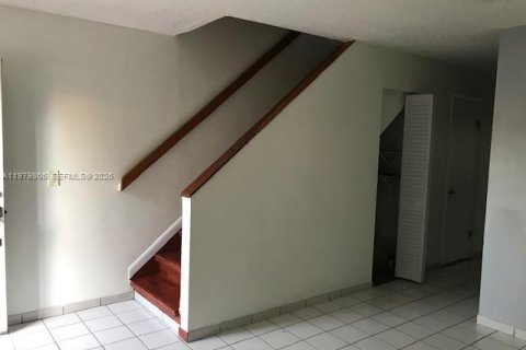 Touwnhouse à louer à Miami, Floride: 2 chambres, 87.89 m2 № 2046165 - photo 3