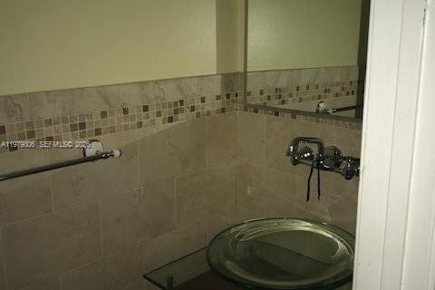 Touwnhouse à louer à Miami, Floride: 2 chambres, 87.89 m2 № 2046165 - photo 11