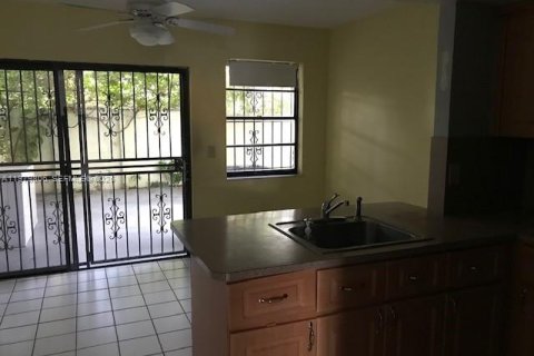 Touwnhouse à louer à Miami, Floride: 2 chambres, 87.89 m2 № 2046165 - photo 5