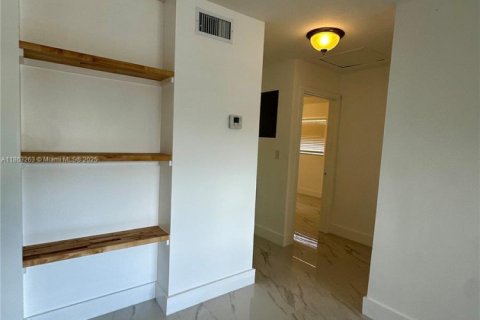 Casa en alquiler en Fort Lauderdale, Florida, 2 dormitorios, 215.07 m2 № 1890530 - foto 10