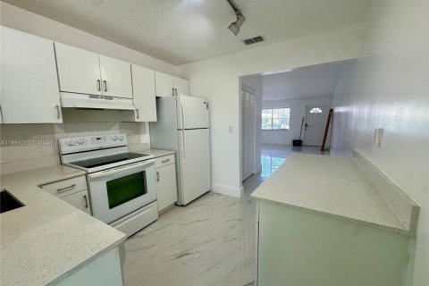 Casa en alquiler en Fort Lauderdale, Florida, 2 dormitorios, 215.07 m2 № 1890530 - foto 8