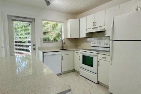Casa en alquiler en Fort Lauderdale, Florida, 2 dormitorios, 215.07 m2 № 1890530 - foto 1