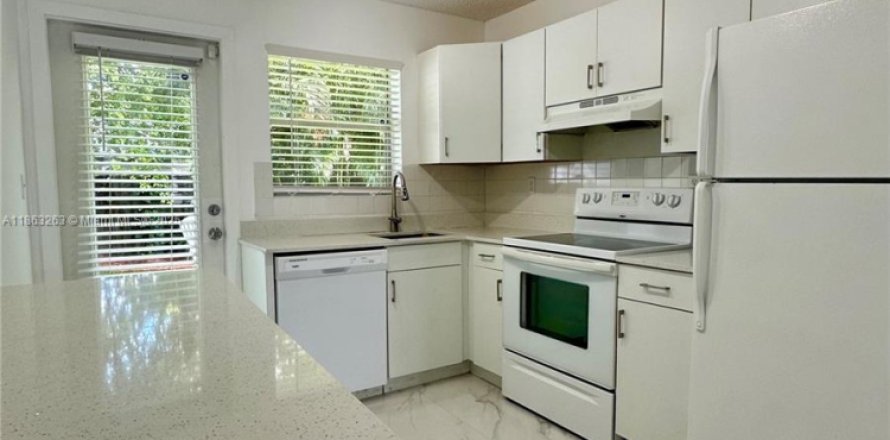 Casa en Fort Lauderdale, Florida 2 dormitorios, 215.07 m2 № 1890530