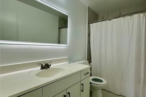 Casa en alquiler en Fort Lauderdale, Florida, 2 dormitorios, 215.07 m2 № 1890530 - foto 12