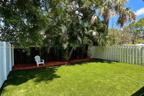 Casa en alquiler en Fort Lauderdale, Florida, 2 dormitorios, 215.07 m2 № 1890530 - foto 18