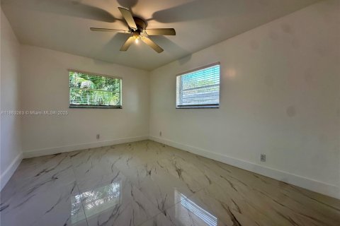 Casa en alquiler en Fort Lauderdale, Florida, 2 dormitorios, 215.07 m2 № 1890530 - foto 14