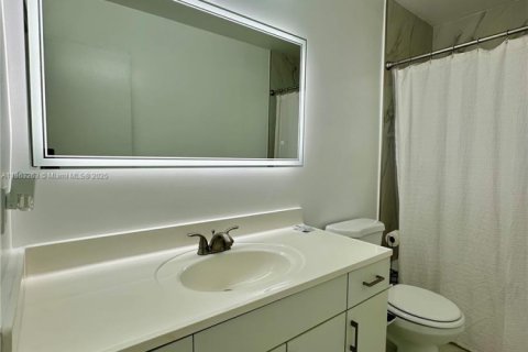 Casa en alquiler en Fort Lauderdale, Florida, 2 dormitorios, 215.07 m2 № 1890530 - foto 11