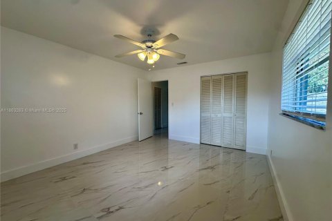 Casa en alquiler en Fort Lauderdale, Florida, 2 dormitorios, 215.07 m2 № 1890530 - foto 17
