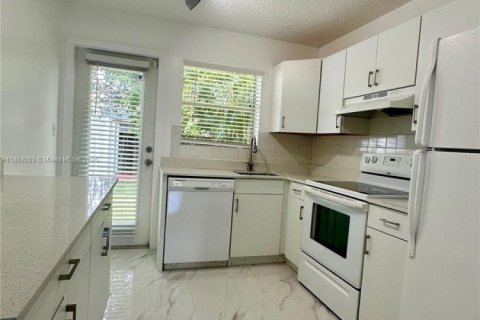Casa en alquiler en Fort Lauderdale, Florida, 2 dormitorios, 215.07 m2 № 1890530 - foto 7