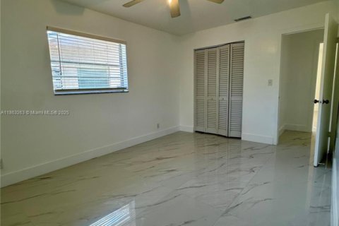 Casa en alquiler en Fort Lauderdale, Florida, 2 dormitorios, 215.07 m2 № 1890530 - foto 15