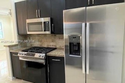 Condominio en alquiler en Sunrise, Florida, 3 dormitorios, 151.24 m2 № 2075200 - foto 4