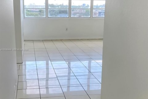 Copropriété à louer à Miami, Floride: 1 chambre, 79.99 m2 № 2153814 - photo 5