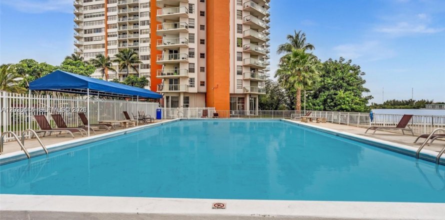 Condo à Miami, Floride, 1 chambre  № 2153814
