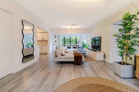 House in Miami, Florida 3 bedrooms, 127.74 sq.m. № 2190815 - photo 11