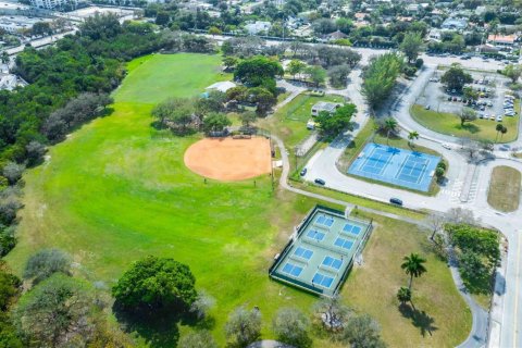 House in Miami, Florida 3 bedrooms, 127.74 sq.m. № 2190815 - photo 2