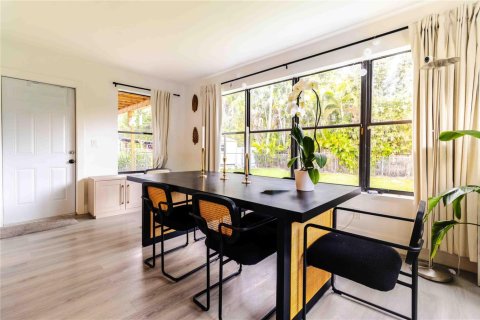 House in Miami, Florida 3 bedrooms, 127.74 sq.m. № 2190815 - photo 12
