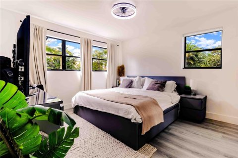 House in Miami, Florida 3 bedrooms, 127.74 sq.m. № 2190815 - photo 28