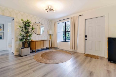 House in Miami, Florida 3 bedrooms, 127.74 sq.m. № 2190815 - photo 6