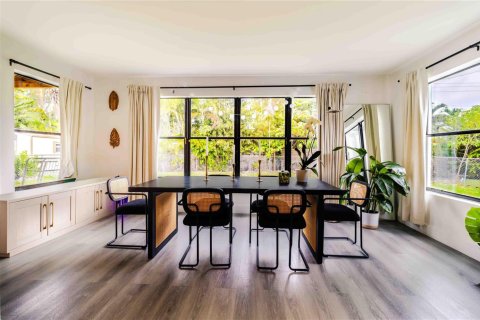 House in Miami, Florida 3 bedrooms, 127.74 sq.m. № 2190815 - photo 14