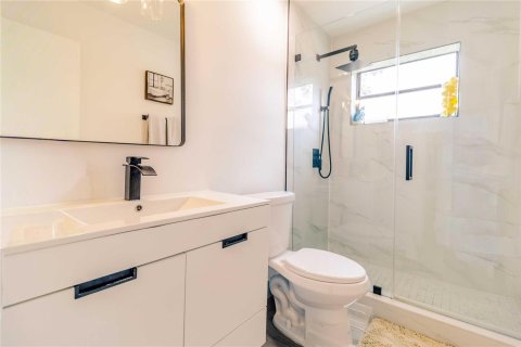House in Miami, Florida 3 bedrooms, 127.74 sq.m. № 2190815 - photo 23