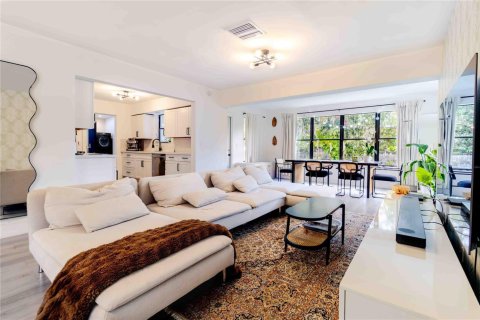 House in Miami, Florida 3 bedrooms, 127.74 sq.m. № 2190815 - photo 7