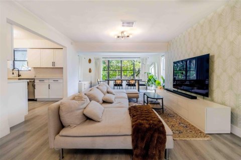House in Miami, Florida 3 bedrooms, 127.74 sq.m. № 2190815 - photo 9