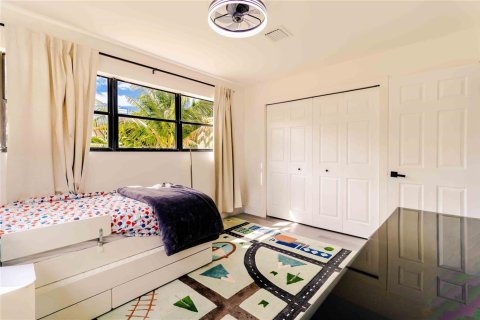 House in Miami, Florida 3 bedrooms, 127.74 sq.m. № 2190815 - photo 25