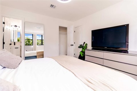 House in Miami, Florida 3 bedrooms, 127.74 sq.m. № 2190815 - photo 30