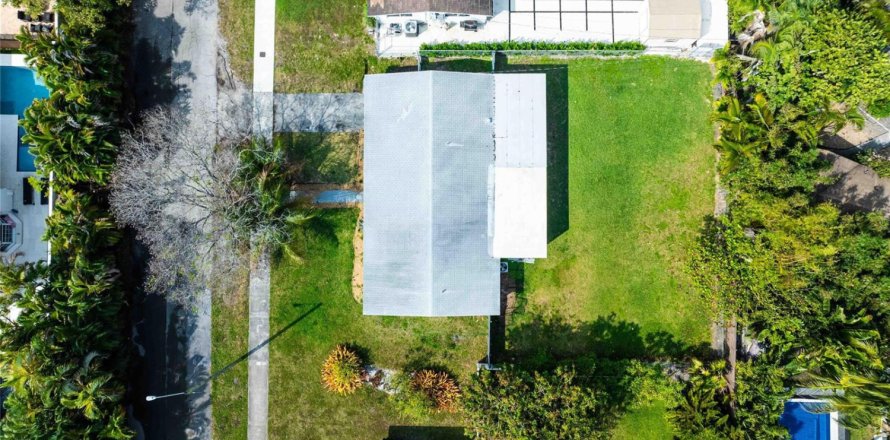 House in Miami, Florida 3 bedrooms, 127.74 sq.m. № 2190815