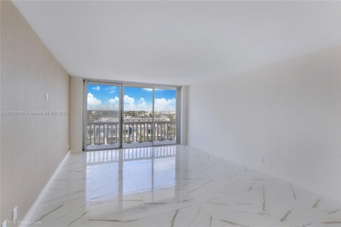 Condo in South Palm Beach, Florida, 1 bedroom  № 1467734 - photo 10