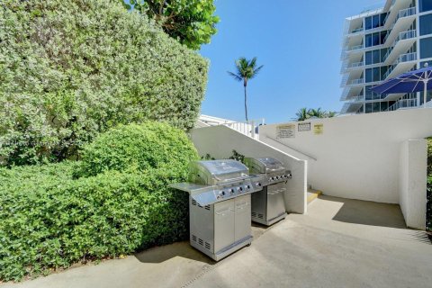 Condo in South Palm Beach, Florida, 1 bedroom  № 1467734 - photo 17