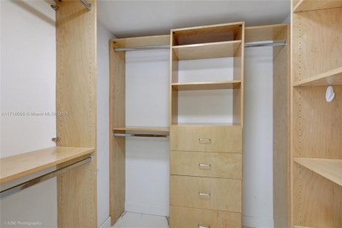 Condo in South Palm Beach, Florida, 1 bedroom  № 1467734 - photo 8