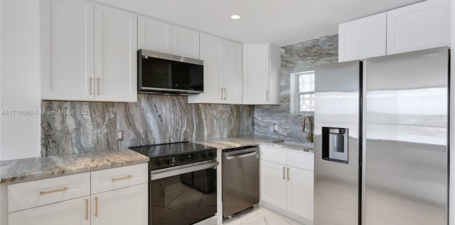 Condo in South Palm Beach, Florida, 1 bedroom № 1467734