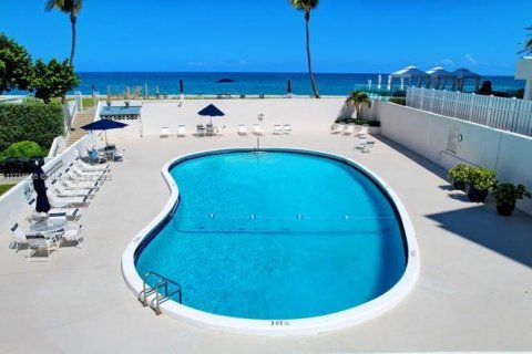 Condo in South Palm Beach, Florida, 1 bedroom  № 1467734 - photo 19