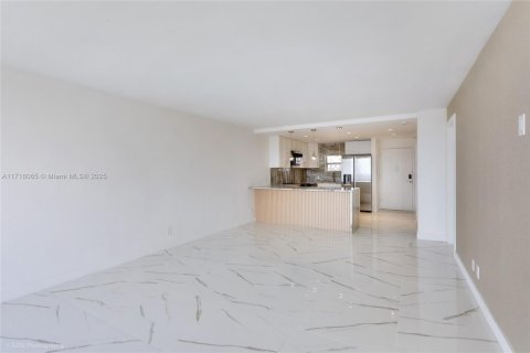 Condo in South Palm Beach, Florida, 1 bedroom  № 1467734 - photo 9