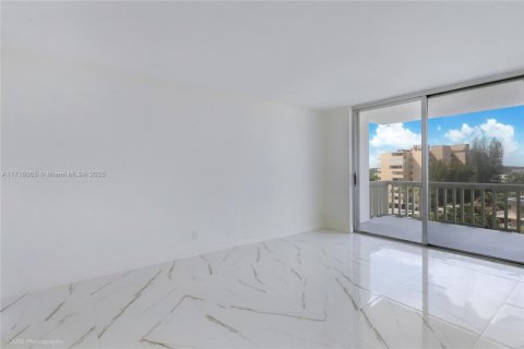 Condo in South Palm Beach, Florida, 1 bedroom  № 1467734 - photo 5