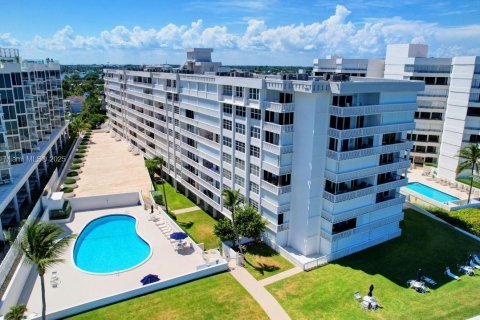 Condo in South Palm Beach, Florida, 1 bedroom  № 1467734 - photo 20